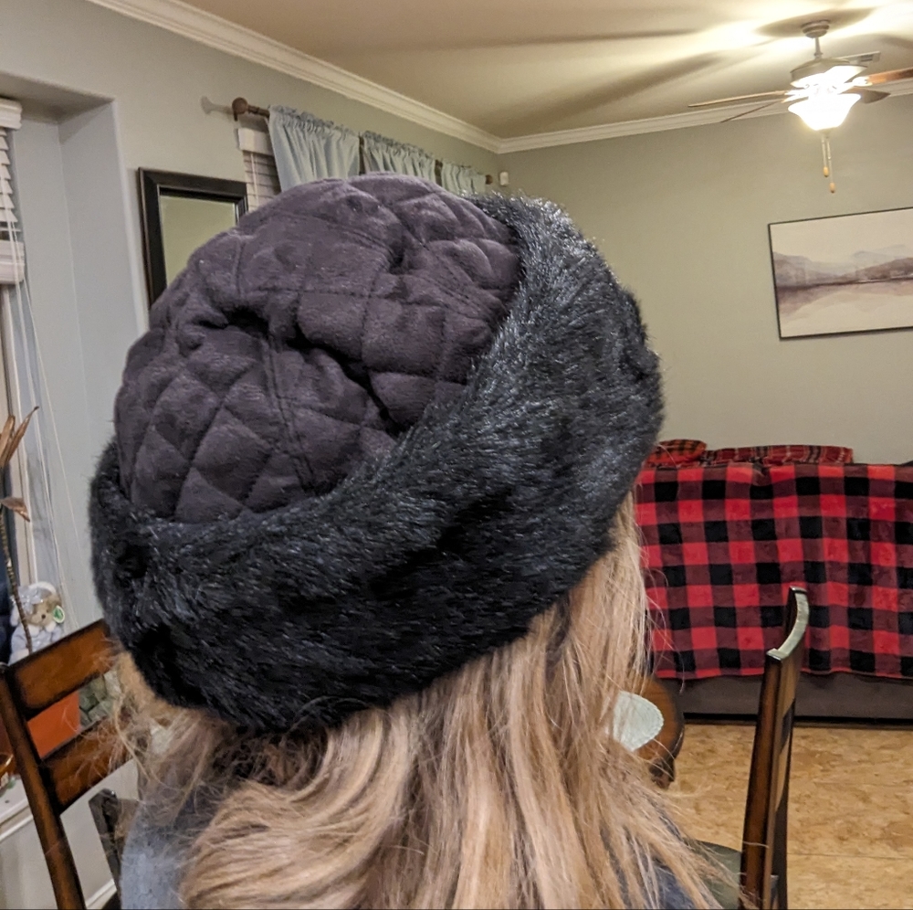 Vintage Betmar trendy quilted top faux fur trim pillbox Russian hat